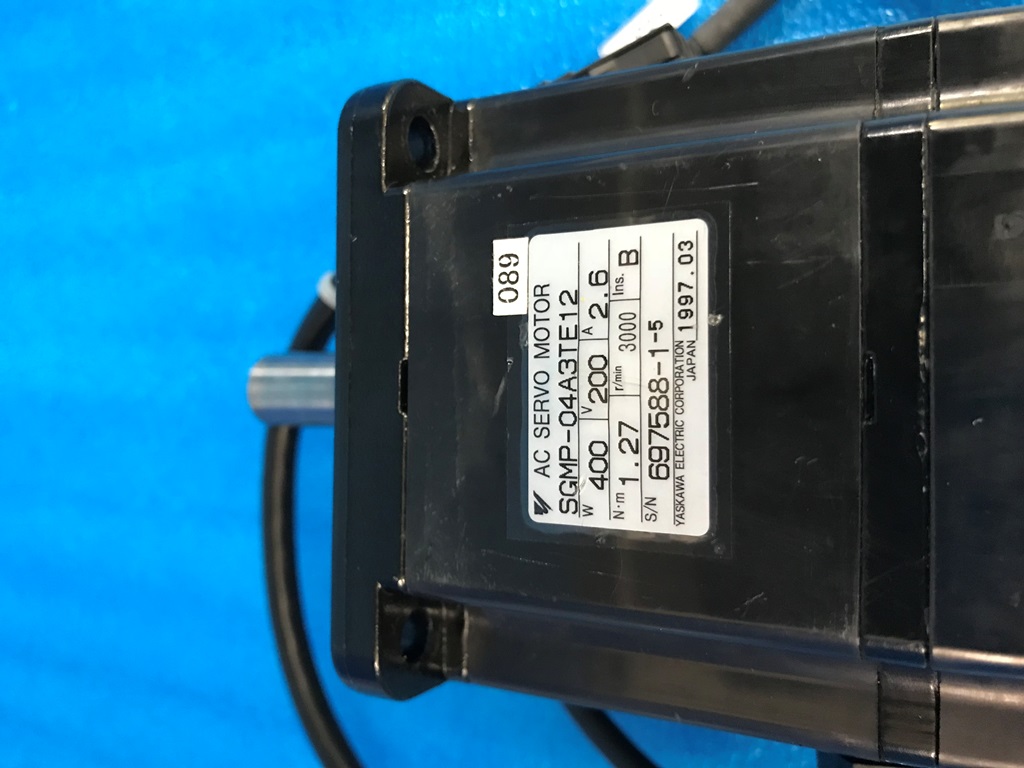 在庫あり　新品未使用 ACサーボモーターSGMP-04A312 SGMP04A312 NEW 在庫あり 新品未使用 ACサーボモーターSGMP-04A312 SGMP04A312 NEW